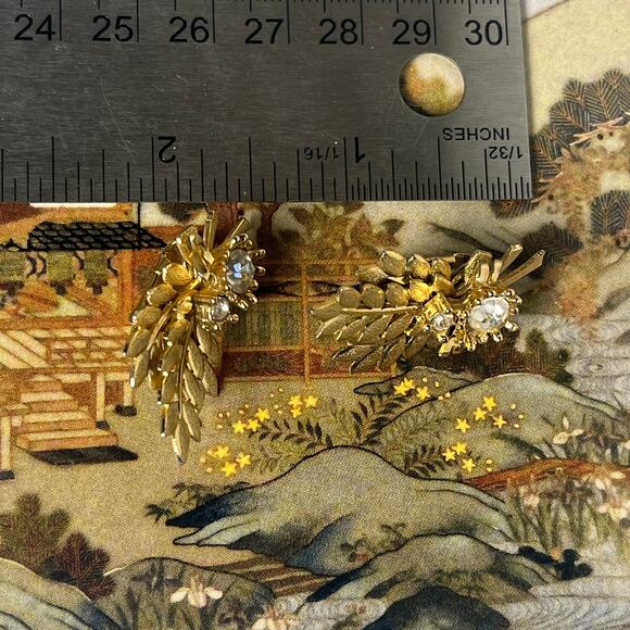 Sarah Coventry Gold Leaf Rhinestone Vintage Earrings - Picture 4 of 5